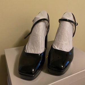 Only worn once. Size 8. Marc Fisher